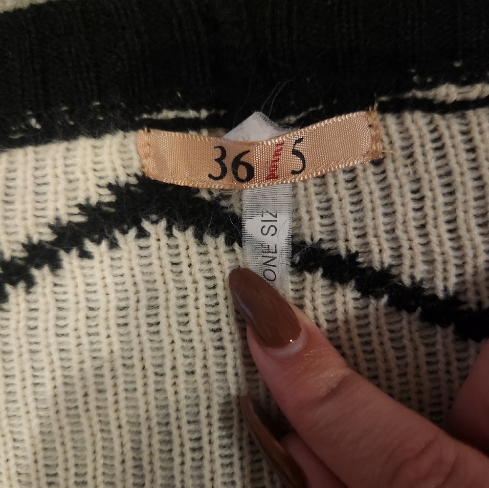 Aztec Print Cardigan Sweater - Picture 3 of 7